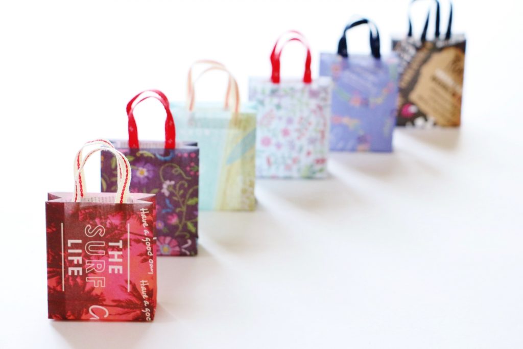 結婚式 クロークに預けるバッグで注意すべき点